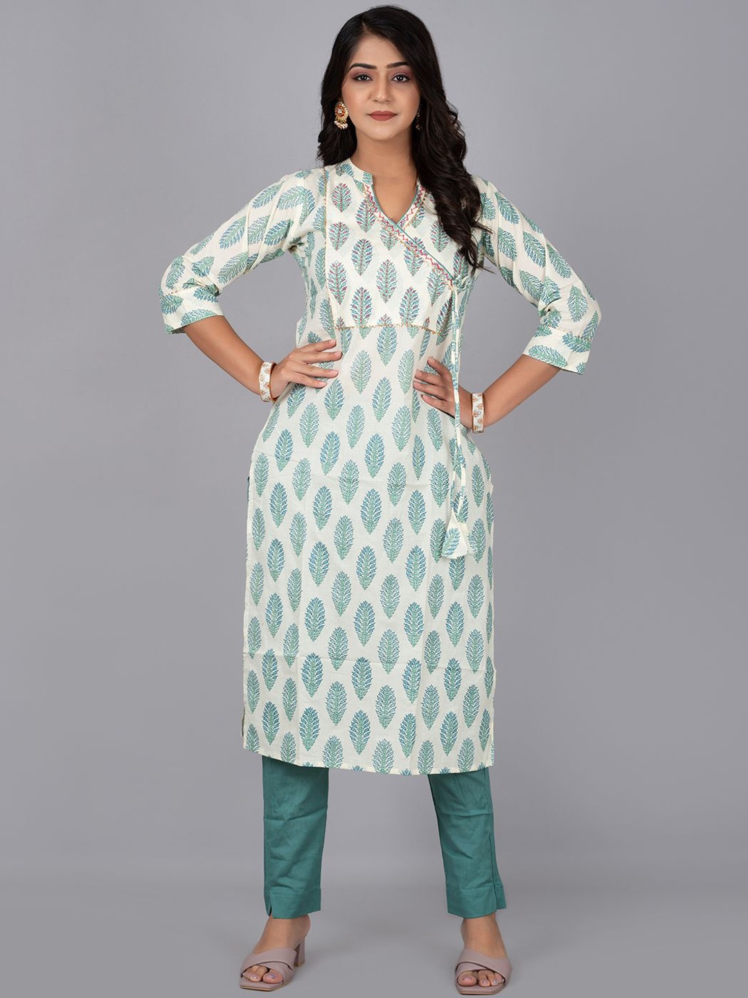 TRIVEDI Floral Printed Mandarin Collar Angrakha Pure Cotton Straight Kurta With Trousers, Cream
TRIVEDI Floral Printed Mandarin Collar Angrakha Pure Cotton Straight Kurta With Trousers, Cream