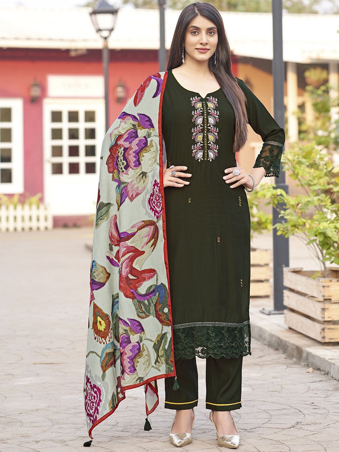 MITTOO Floral Embroidered Notch Neck Thread Work Kurta With Trousers & Dupatta, Black
MITTOO Floral Embroidered Notch Neck Thread Work Kurta With Trousers & Dupatta, Black