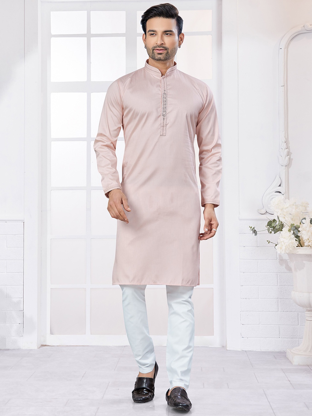 OUTLUK Floral Yoke Design Mandarin Collar Thread Work Pure Cotton Kurta With Trousers, Peach
OUTLUK Floral Yoke Design Mandarin Collar Thread Work Pure Cotton Kurta With Trousers, Peach