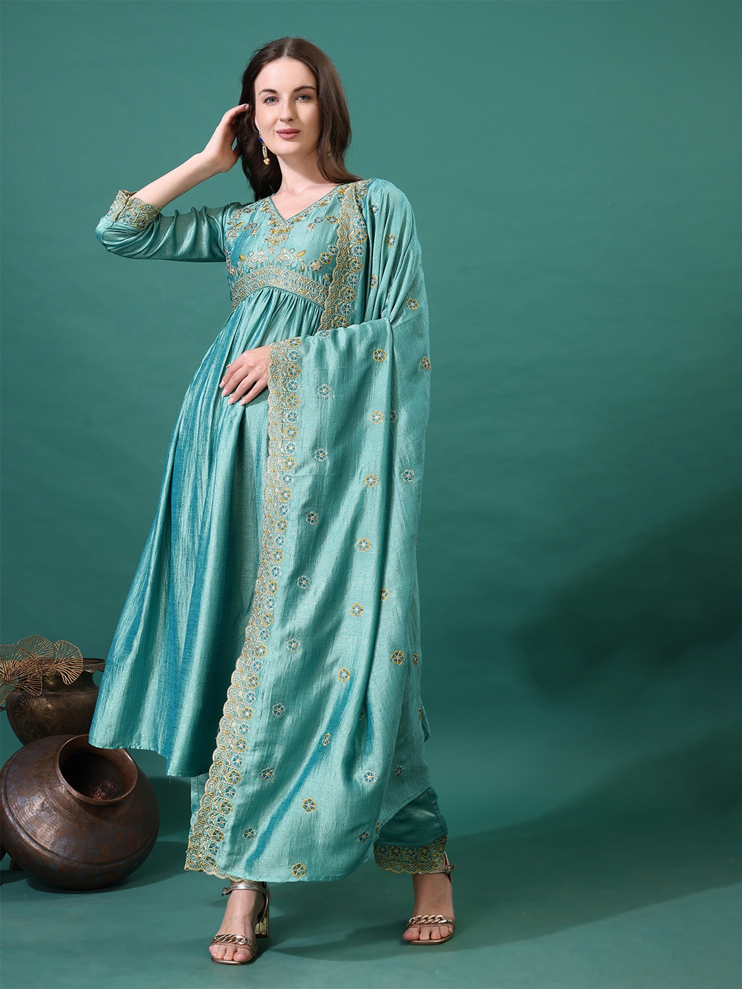 Hirvanti Fashion Floral Yoke Design Empire V-Neck Embroidered Kurta With Trouser Dupatta, Green
Hirvanti Fashion Floral Yoke Design Empire V-Neck Embroidered Kurta With Trouser Dupatta, Green