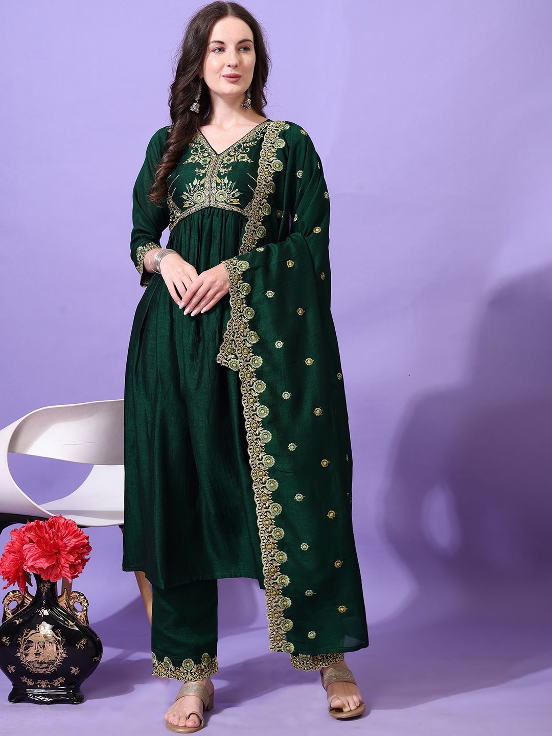 Hirvanti Fashion Floral Embroidered V Neck Empire A Line Kurta With Trousers & Dupatta, Green
Hirvanti Fashion Floral Embroidered V Neck Empire A Line Kurta With Trousers & Dupatta, Green