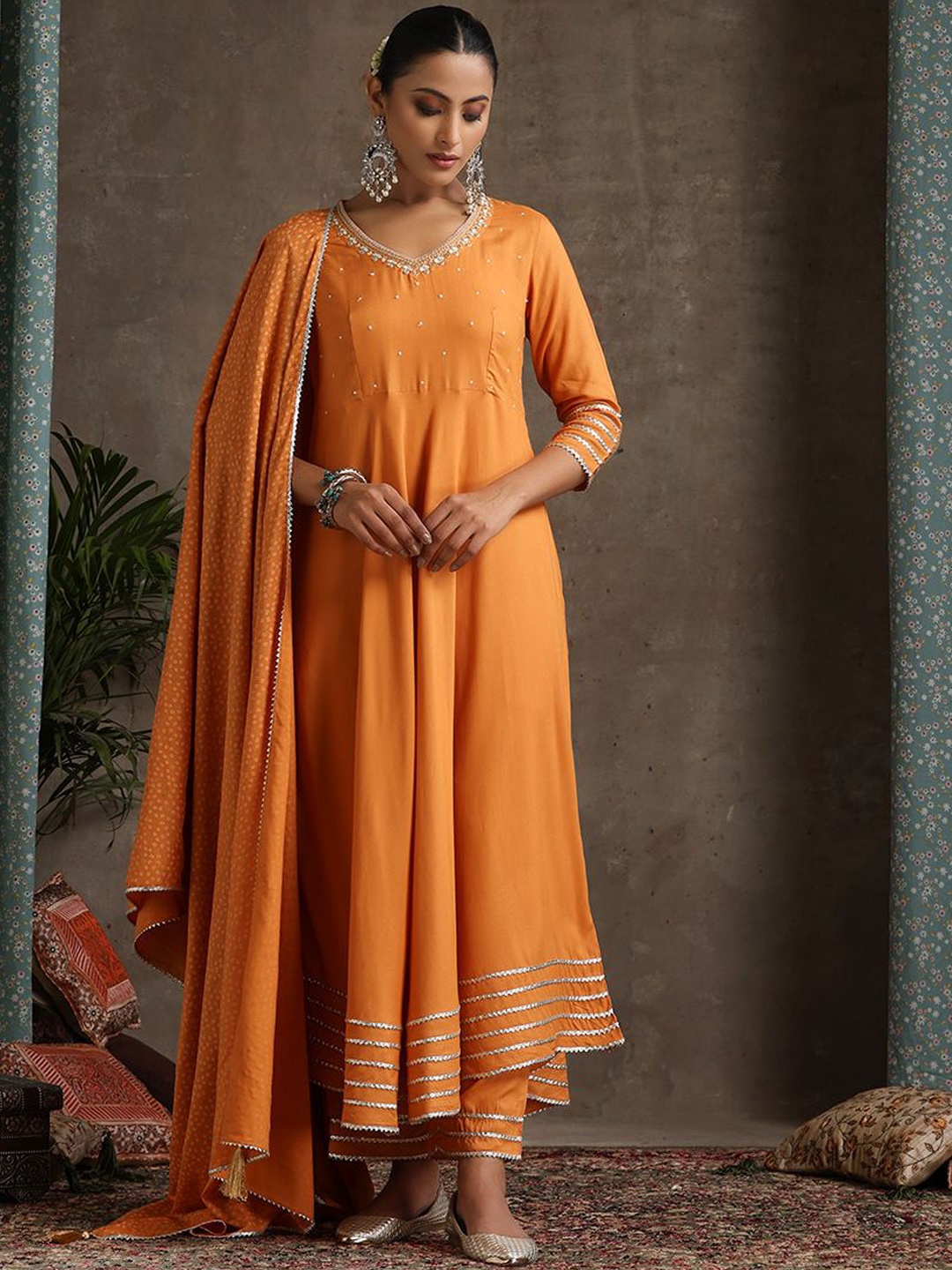 Khushal K Floral Embroidered V-Neck Thread Work A-Line Kurta With Trousers And Dupatta, Orange
Khushal K Floral Embroidered V-Neck Thread Work A-Line Kurta With Trousers And Dupatta, Orange