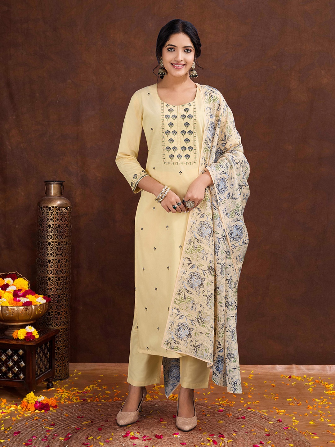 SUAAC Floral Embroidered Round Neck Sequinned Straight Kurta With Trousers & Dupatta, Yellow
SUAAC Floral Embroidered Round Neck Sequinned Straight Kurta With Trousers & Dupatta, Yellow