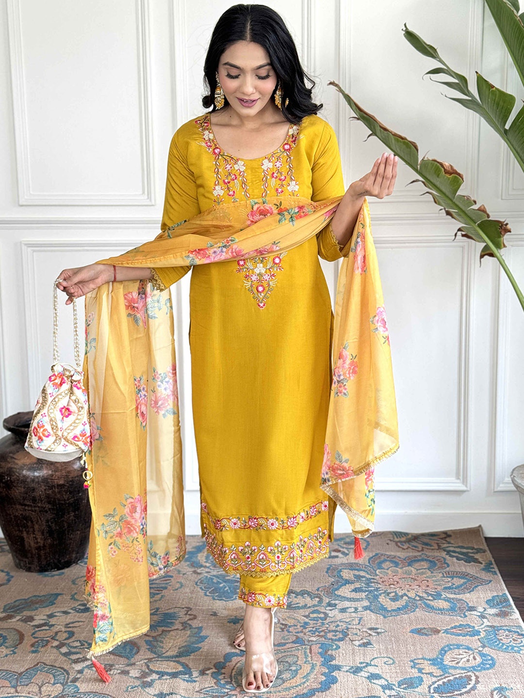 4 season Floral Embroidered Thread Chanderi Silk Straight Kurta With Trousers & Dupatta, Yellow
4 season Floral Embroidered Thread Chanderi Silk Straight Kurta With Trousers & Dupatta, Yellow