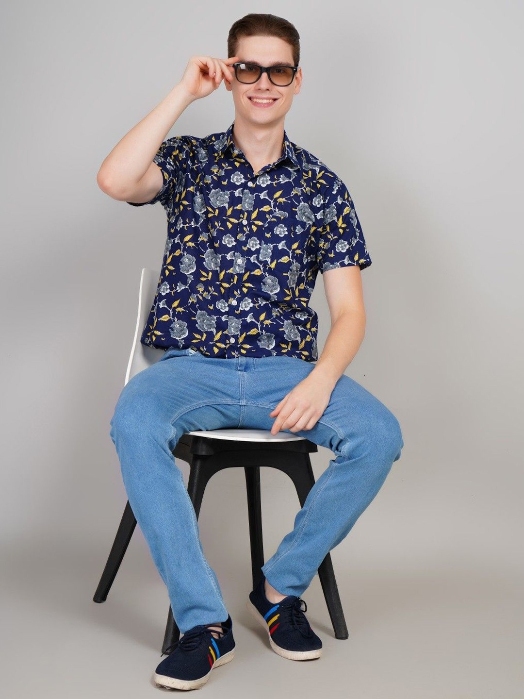 LOUIS MONARCH Men Regular Fit Spread Collar Floral Printed Cotton Casual Shirt, Navy blue
LOUIS MONARCH Men Regular Fit Spread Collar Floral Printed Cotton Casual Shirt, Navy blue