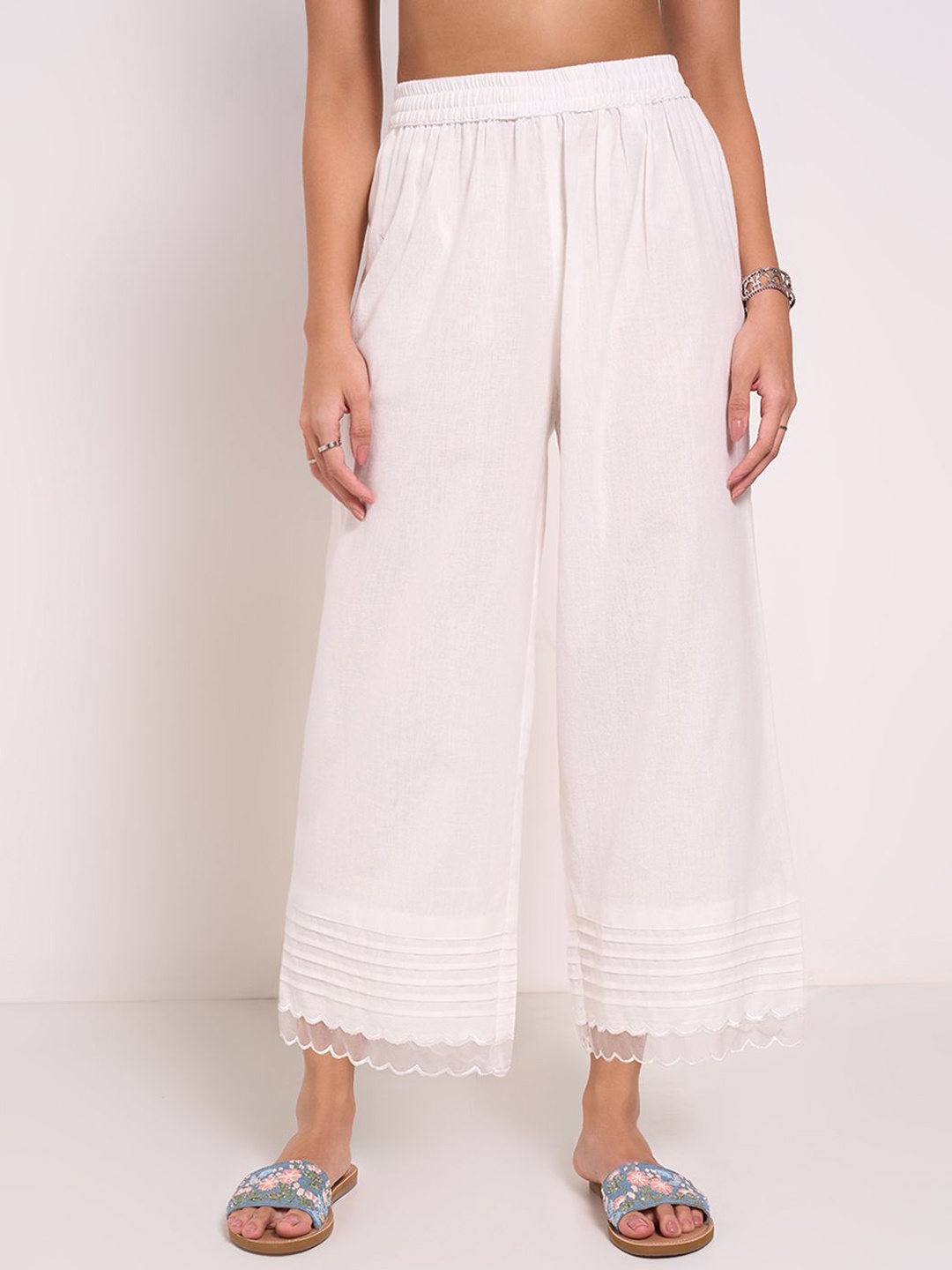 RANGMANCH BY PANTALOONS Women Loose Fit High-Rise Parallel Trousers, Off white
RANGMANCH BY PANTALOONS Women Loose Fit High-Rise Parallel Trousers, Off white