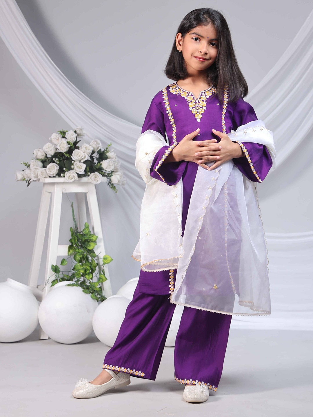 misbis Girls Floral Embroidered Notch Neck Panelled Straight Kurta With Palazzos & Dupatta, Purple
misbis Girls Floral Embroidered Notch Neck Panelled Straight Kurta With Palazzos & Dupatta, Purple