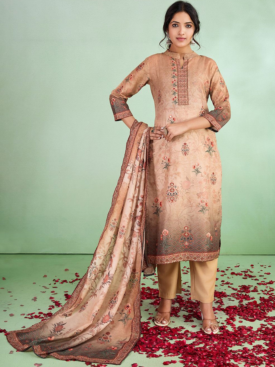 SUAAC Floral Printed Mandarin Collar Straight Kurta With Trousers And Dupatta, Beige
SUAAC Floral Printed Mandarin Collar Straight Kurta With Trousers And Dupatta, Beige