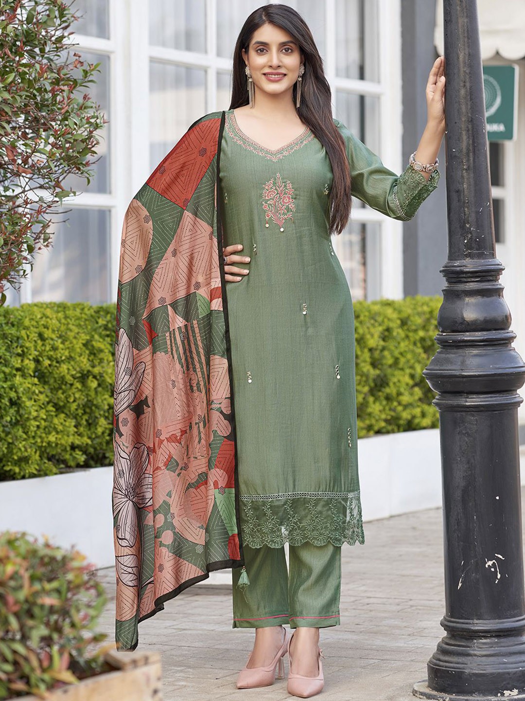 MITTOO Floral Embroidered Notch Neck Thread Work Kurta With Trousers & Dupatta, Green
MITTOO Floral Embroidered Notch Neck Thread Work Kurta With Trousers & Dupatta, Green