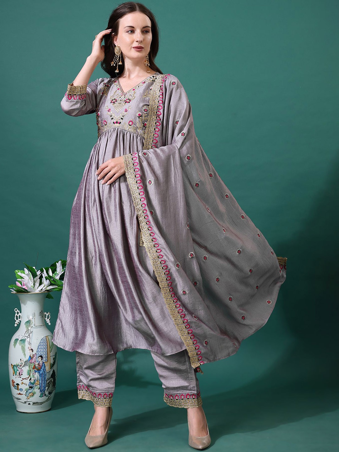 Hirvanti Fashion Floral Embroidered V Neck Empire A Line Kurta With Trousers & Dupatta, Grey
Hirvanti Fashion Floral Embroidered V Neck Empire A Line Kurta With Trousers & Dupatta, Grey