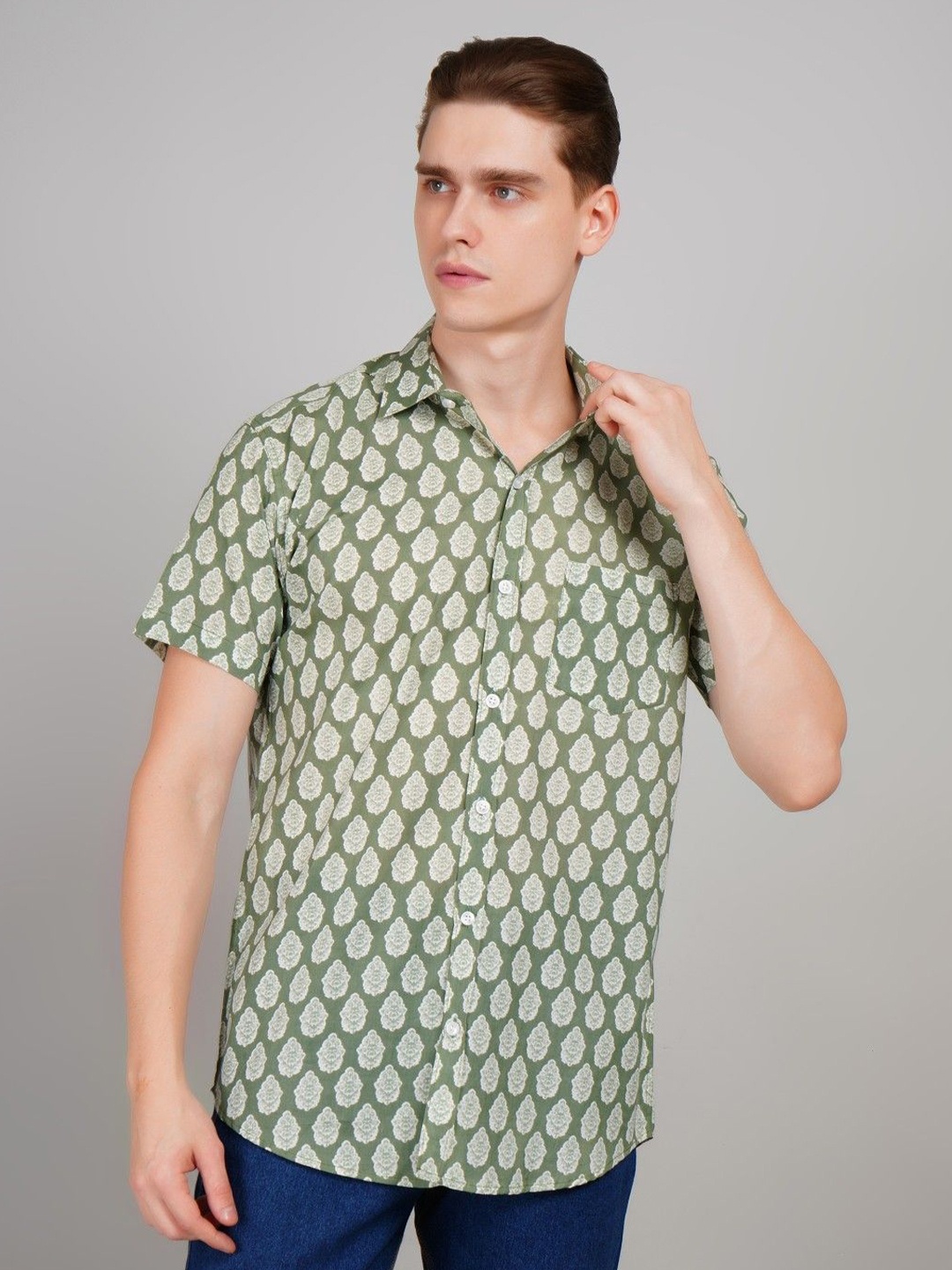 LOUIS MONARCH Men Regular Fit Spread Collar Floral Printed Cotton Casual Shirt, Olive
LOUIS MONARCH Men Regular Fit Spread Collar Floral Printed Cotton Casual Shirt, Olive