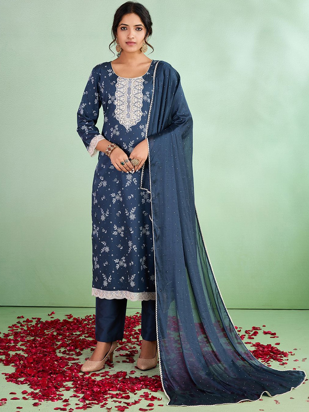 SUAAC Ethnic Motifs Embroidered Thread Work Straight Kurta With Trousers And Dupatta, Navy blue
SUAAC Ethnic Motifs Embroidered Thread Work Straight Kurta With Trousers And Dupatta, Navy blue