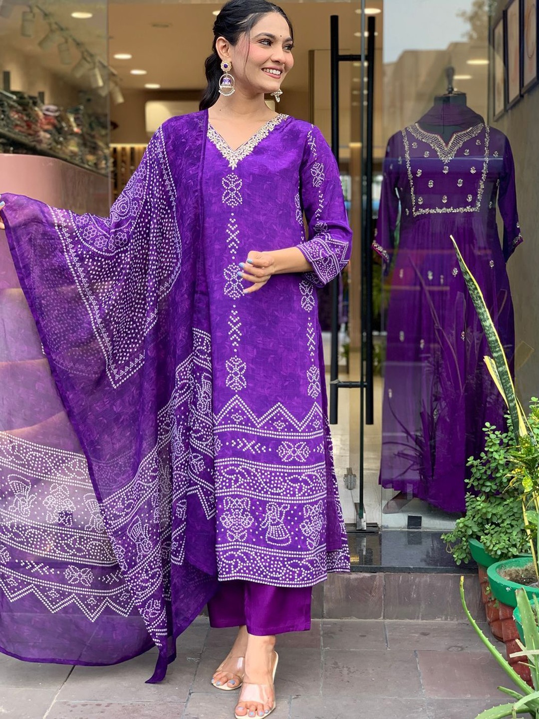 Bought First Bandhani Printed V-Neck Thread Work Straight Kurta With Trousers & Dupatta, Purple
Bought First Bandhani Printed V-Neck Thread Work Straight Kurta With Trousers & Dupatta, Purple