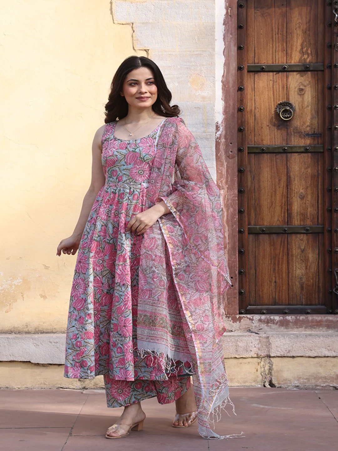 ASRUMO Women Floral Printed Regular Pure Cotton Kurta with Trousers & With Dupatta, Pink
ASRUMO Women Floral Printed Regular Pure Cotton Kurta with Trousers & With Dupatta, Pink