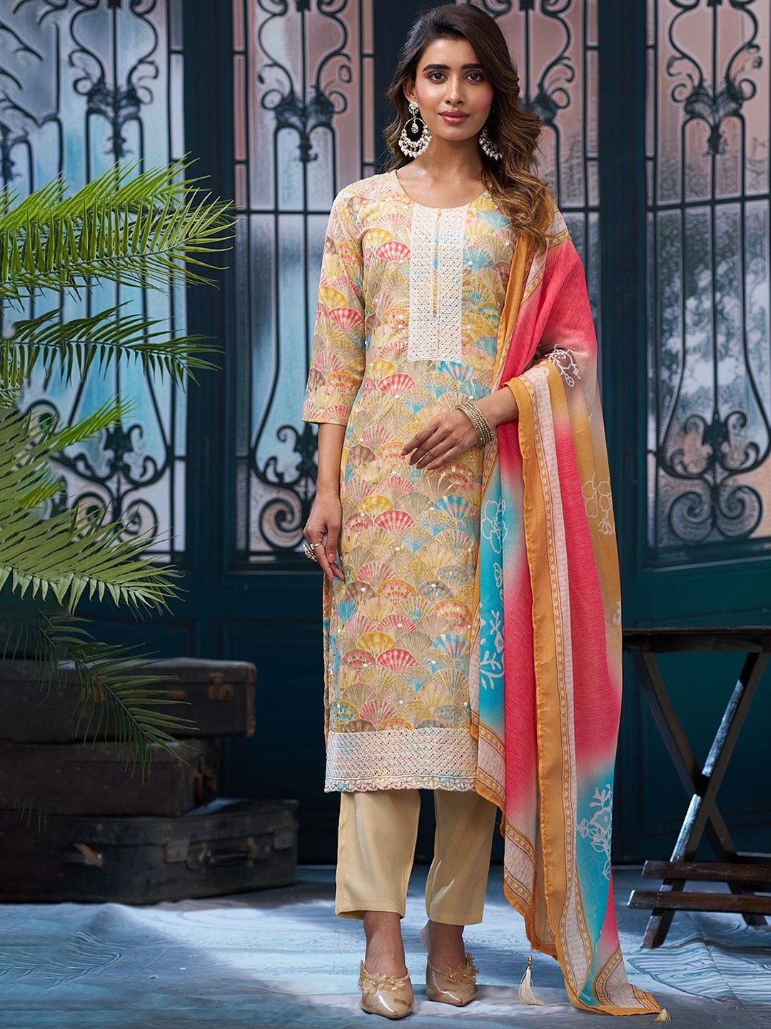 Anouk Floral Printed Round Neck Sequinned Straight Kurta With Trousers & Dupatta, Yellow
Anouk Floral Printed Round Neck Sequinned Straight Kurta With Trousers & Dupatta, Yellow