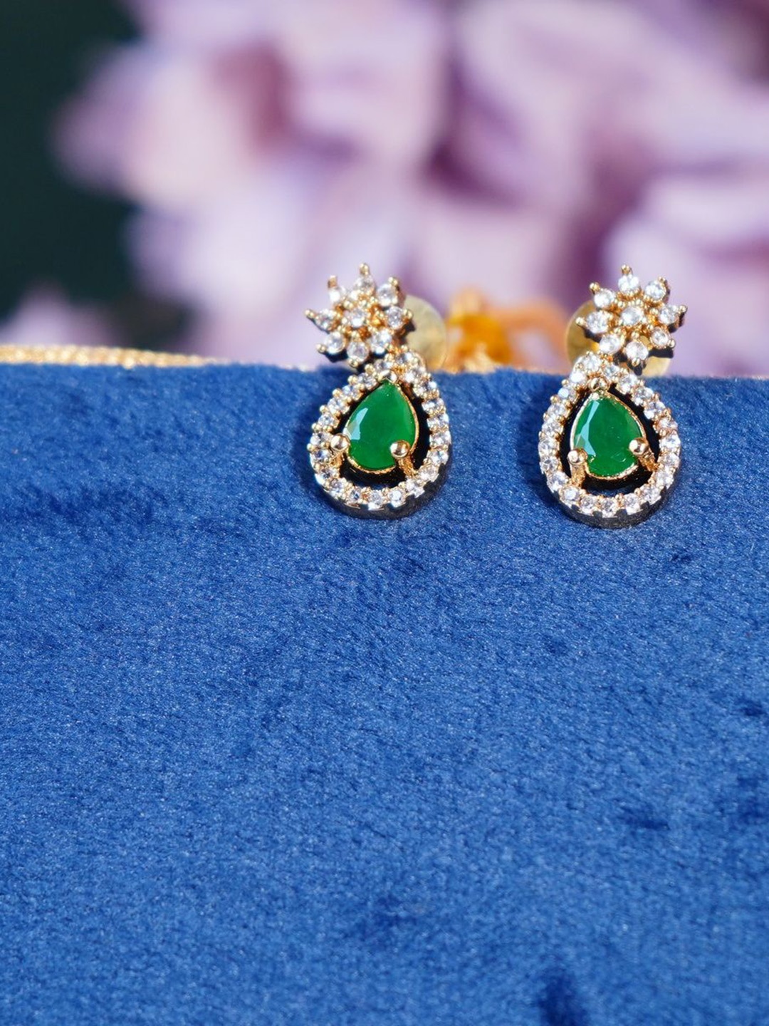 Chaandi Rivaaz Gold-Plated Cubic Zirconia Stone-Studded Antique Jewellery Set
Chaandi Rivaaz Gold-Plated Cubic Zirconia Stone-Studded Antique Jewellery Set