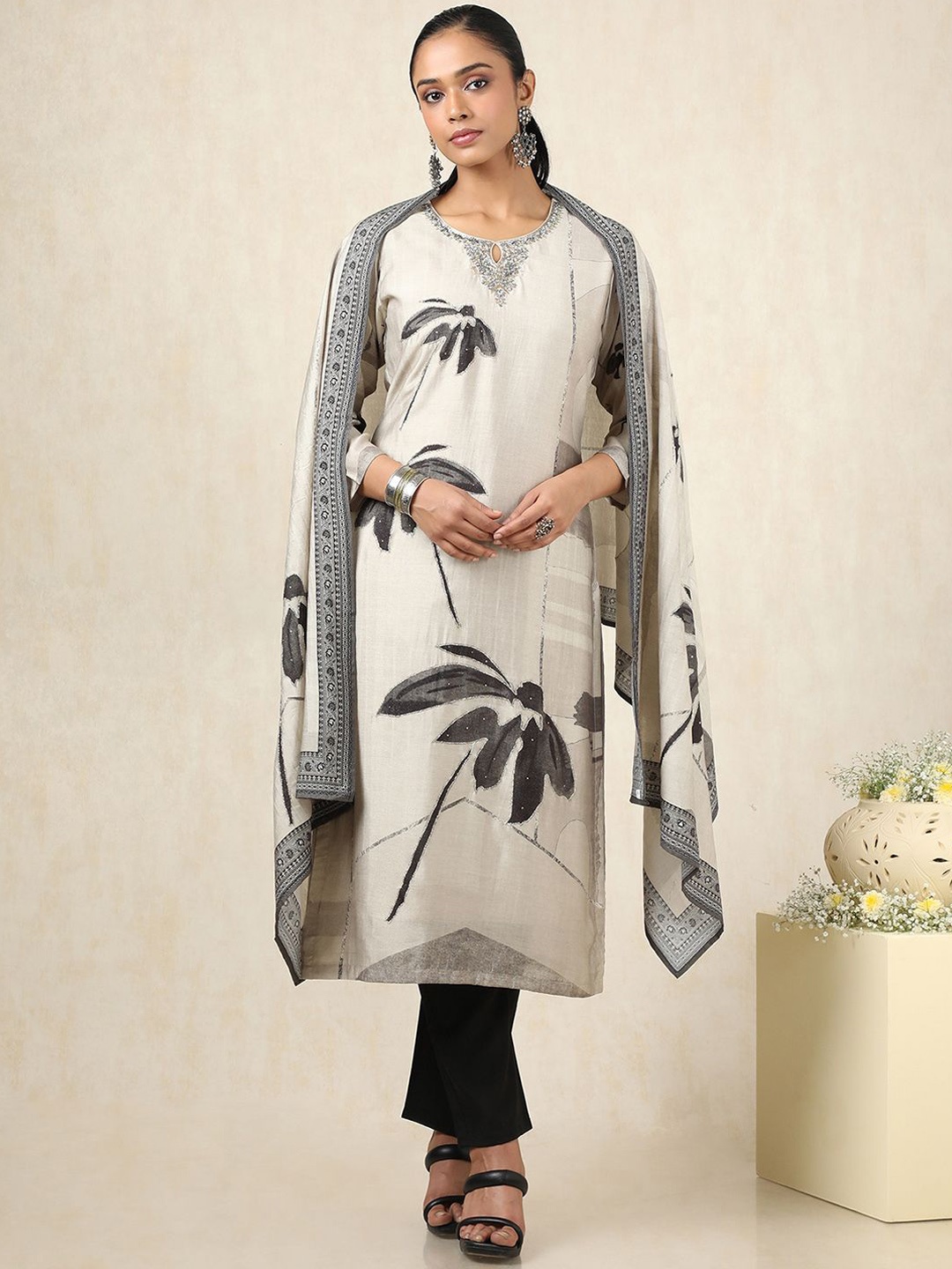 Soch Floral Printed Keyhole Neck Pure Cotton Straight Kurta With Trouser & Dupatta, White
Soch Floral Printed Keyhole Neck Pure Cotton Straight Kurta With Trouser & Dupatta, White