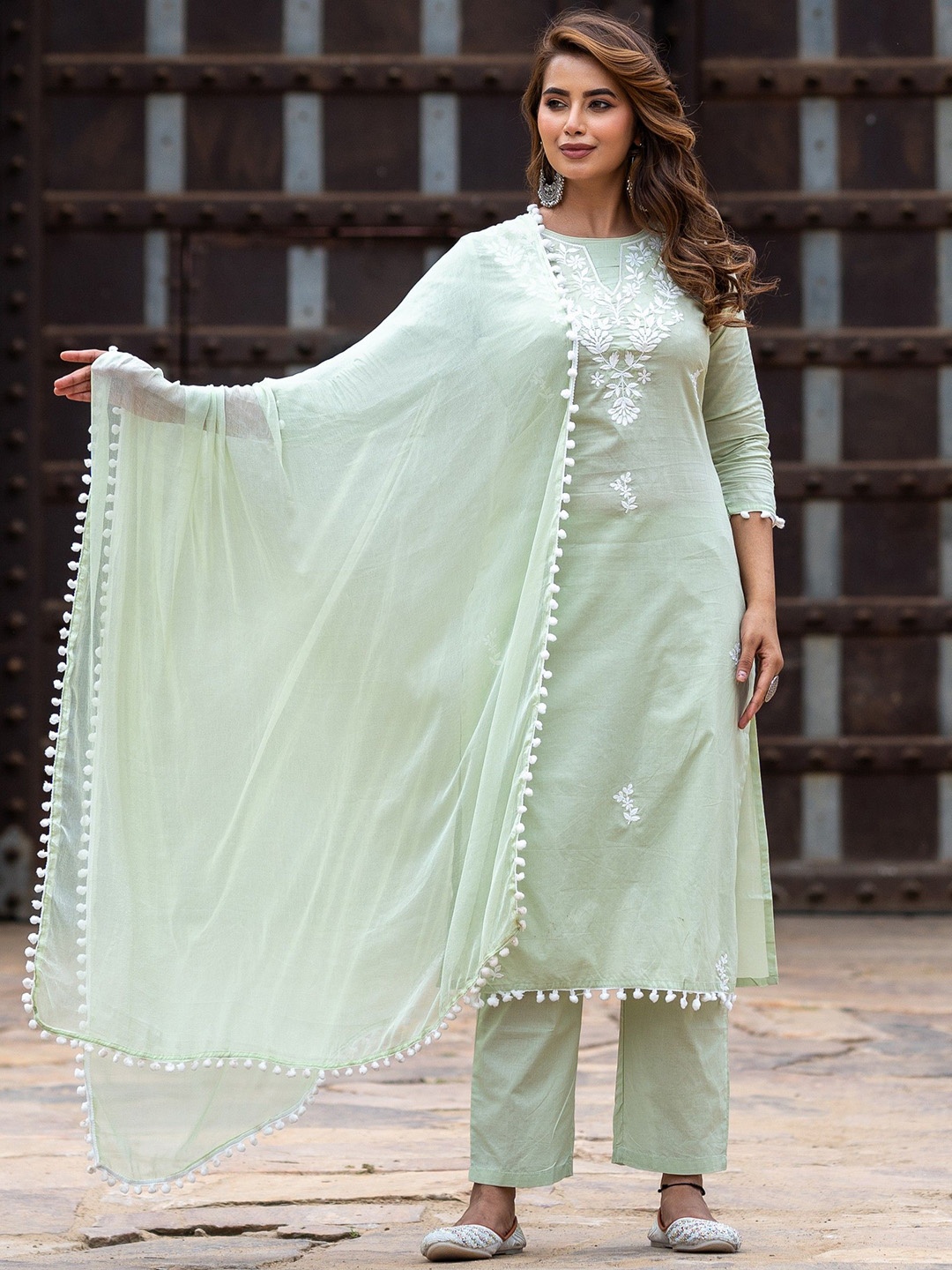 ASPORA Women Floral Embroidered Regular Chikankari Pure Cotton Kurta with Trousers & With Dupatta, Green
ASPORA Women Floral Embroidered Regular Chikankari Pure Cotton Kurta with Trousers & With Dupatta, Green