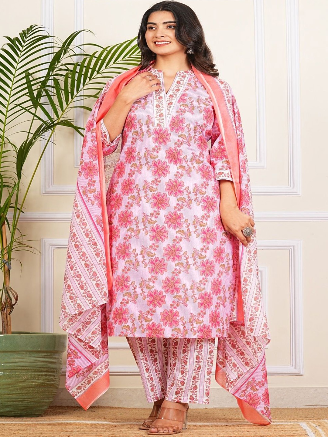 NUNCHII Plus Size Floral Printed Pure Cotton Straight Kurta with Trousers & Dupatta, Pink
NUNCHII Plus Size Floral Printed Pure Cotton Straight Kurta with Trousers & Dupatta, Pink