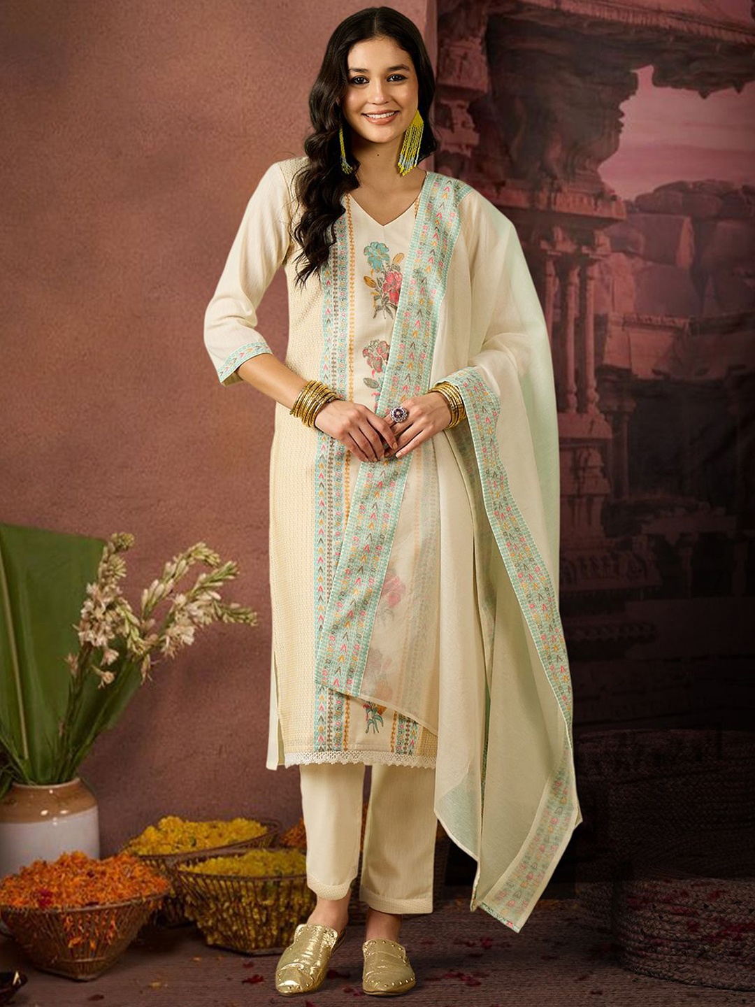 Anouk Floral Woven Design V-Neck Aari Work Jacquard Straight Kurta With Trousers & Dupatta, Off white
Anouk Floral Woven Design V-Neck Aari Work Jacquard Straight Kurta With Trousers & Dupatta, Off white