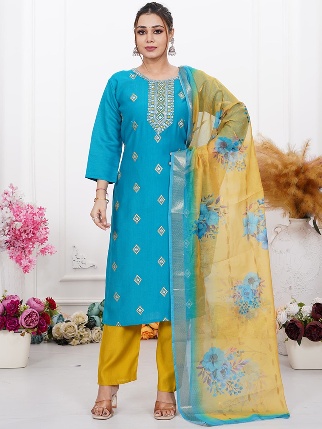Maheesha Ethnic Motifs Embroidered Thread Work Round Neck Kurta with Trousers & Dupatta, Blue
Maheesha Ethnic Motifs Embroidered Thread Work Round Neck Kurta with Trousers & Dupatta, Blue