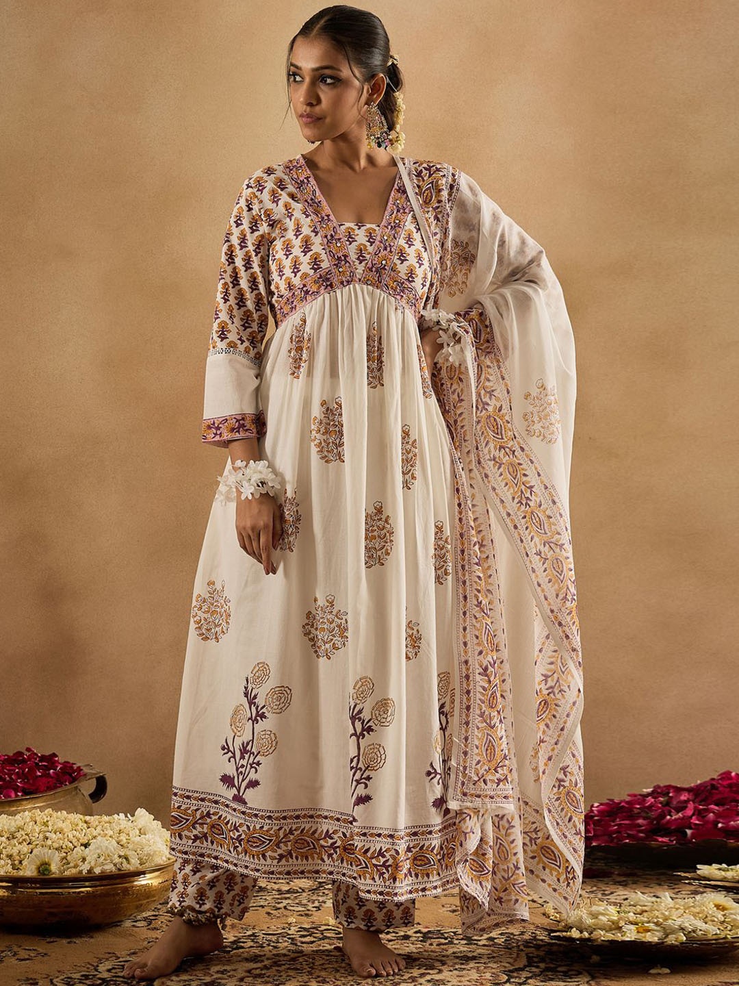 Indo Era Women Floral Printed Empire Pure Cotton Kurta with Trousers & With Dupatta, White
Indo Era Women Floral Printed Empire Pure Cotton Kurta with Trousers & With Dupatta, White