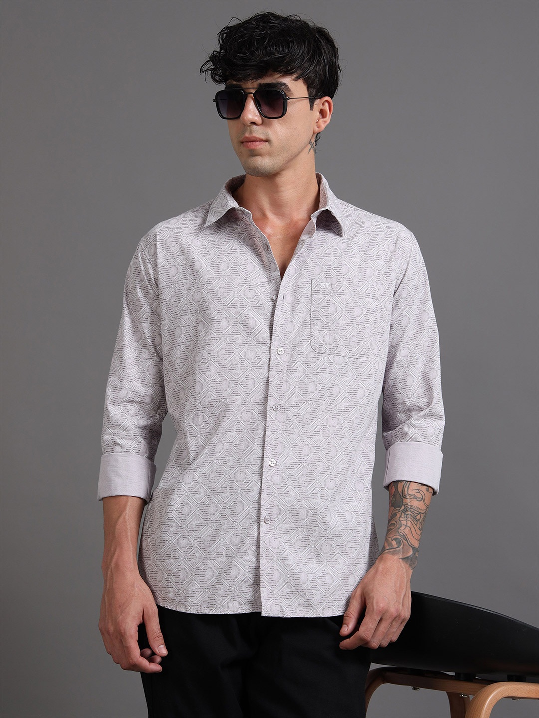RIGS AND RAGS Men Classic Fit Spread Collar Geometric Printed Cotton Casual Shirt, Taupe
RIGS AND RAGS Men Classic Fit Spread Collar Geometric Printed Cotton Casual Shirt, Taupe