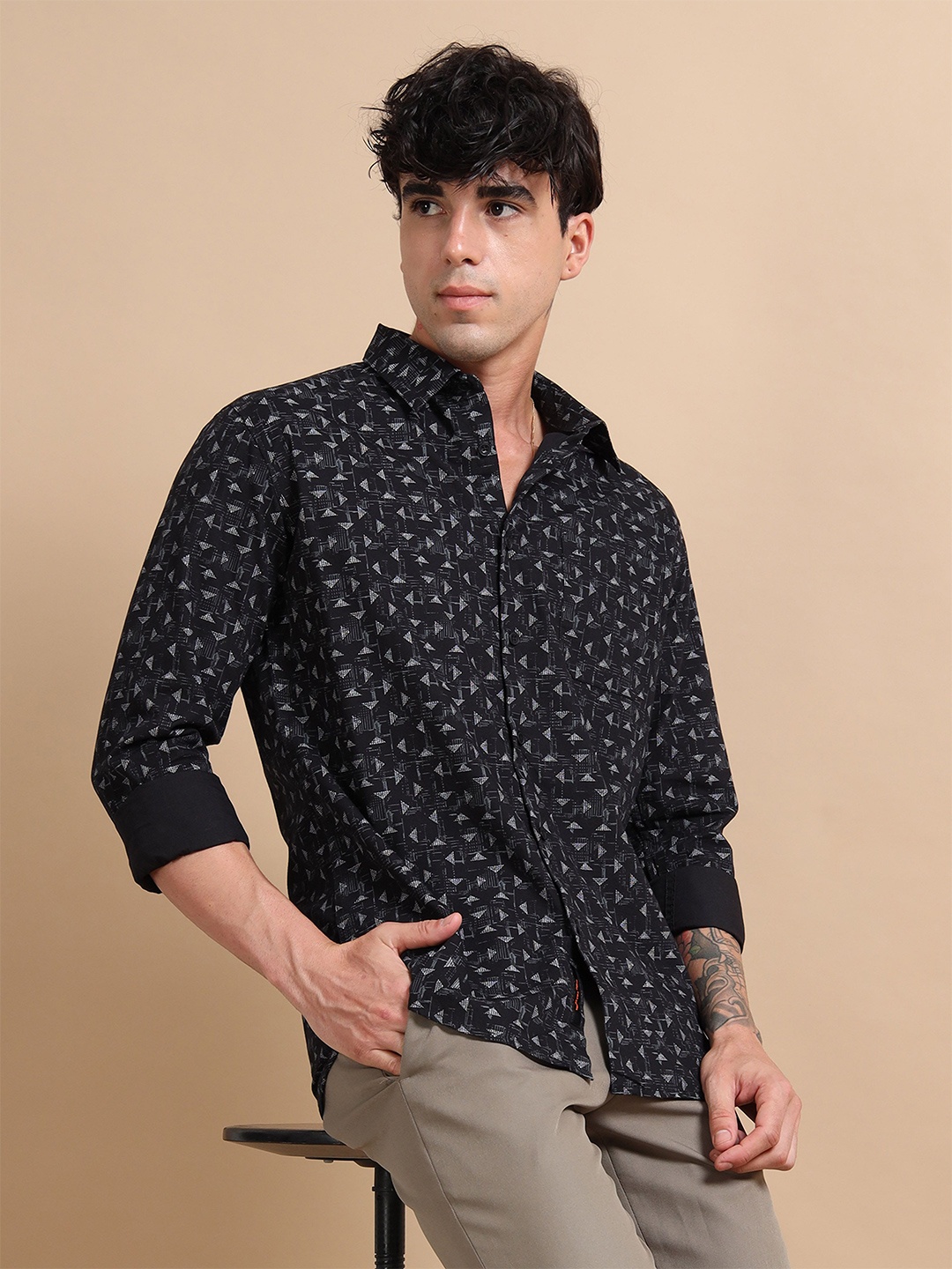RIGS AND RAGS Men Custom Fit Spread Collar Geometric Printed Cotton Casual Shirt, Black
RIGS AND RAGS Men Custom Fit Spread Collar Geometric Printed Cotton Casual Shirt, Black