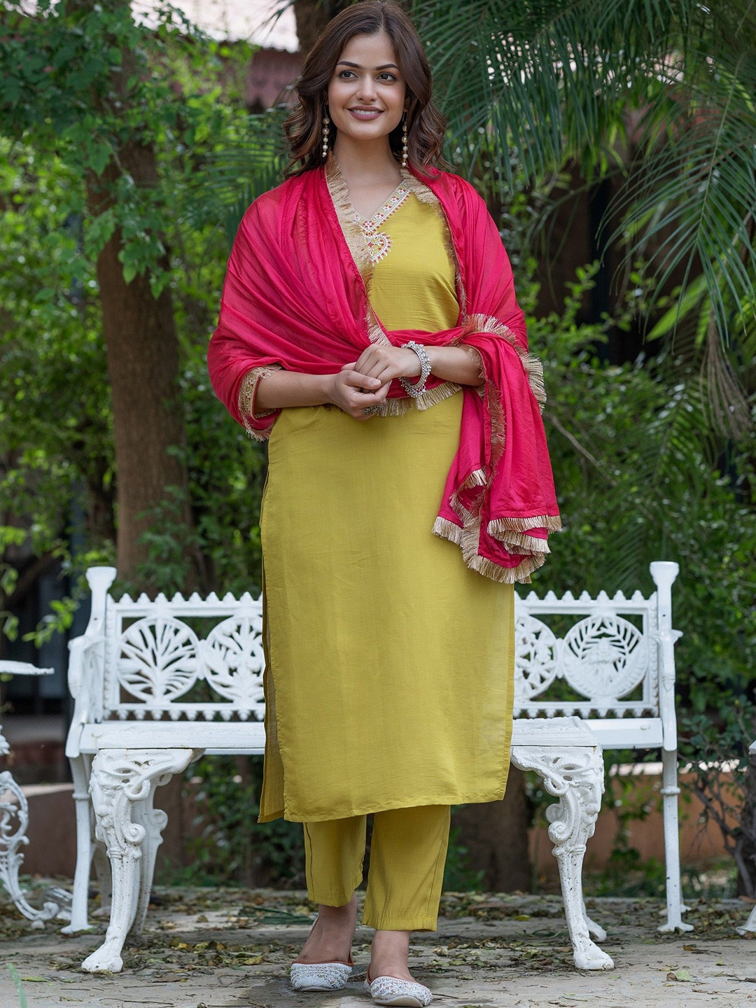 ASPORA Women Floral Embroidered Empire Thread Work Chanderi Silk Kurta with Trousers & With Dupatta, Yellow
ASPORA Women Floral Embroidered Empire Thread Work Chanderi Silk Kurta with Trousers & With Dupatta, Yellow