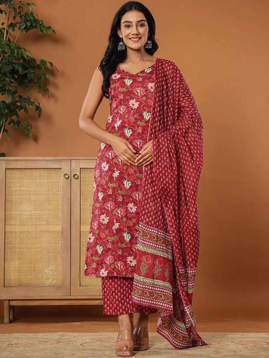 MissKurti Floral Printed V-Neck Pure Cotton Straight Kurta With Trousers & Dupatta, Maroon
MissKurti Floral Printed V-Neck Pure Cotton Straight Kurta With Trousers & Dupatta, Maroon