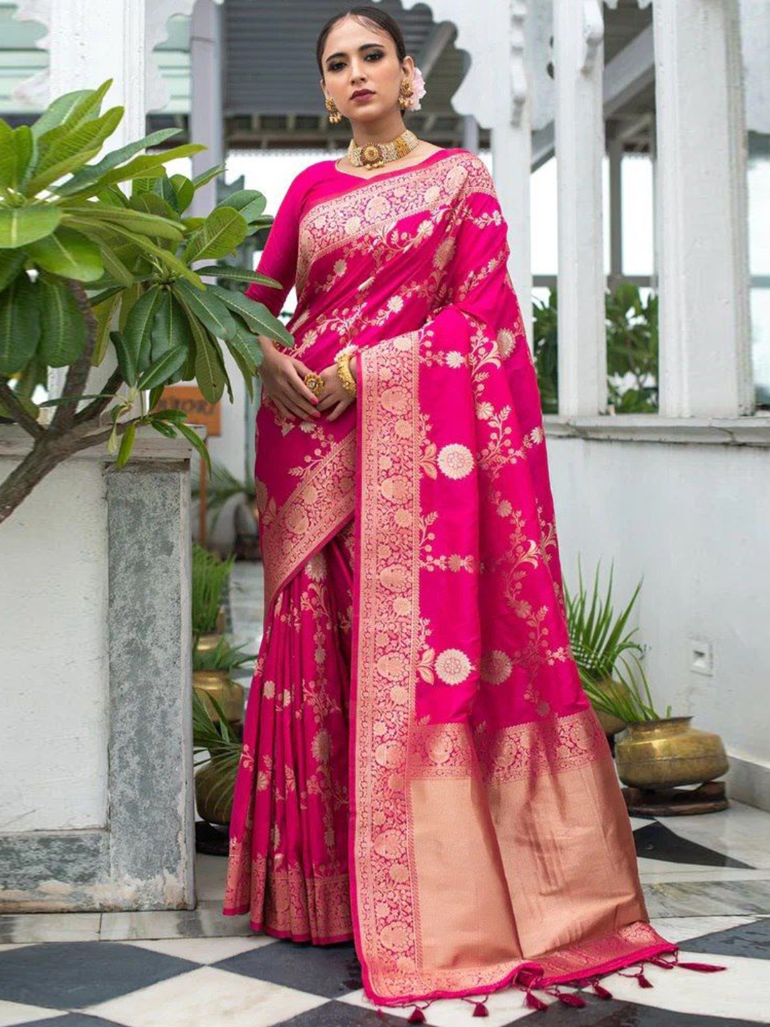 PAYAL CREATION Floral Woven Design Zari Silk Saree With Unstitched Blouse Piece, Red
PAYAL CREATION Floral Woven Design Zari Silk Saree With Unstitched Blouse Piece, Red