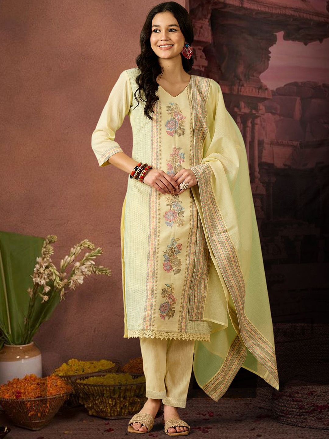 Anouk Floral Woven Design V-Neck Jacquard Straight Kurta With Trousers & Dupatta, Yellow
Anouk Floral Woven Design V-Neck Jacquard Straight Kurta With Trousers & Dupatta, Yellow