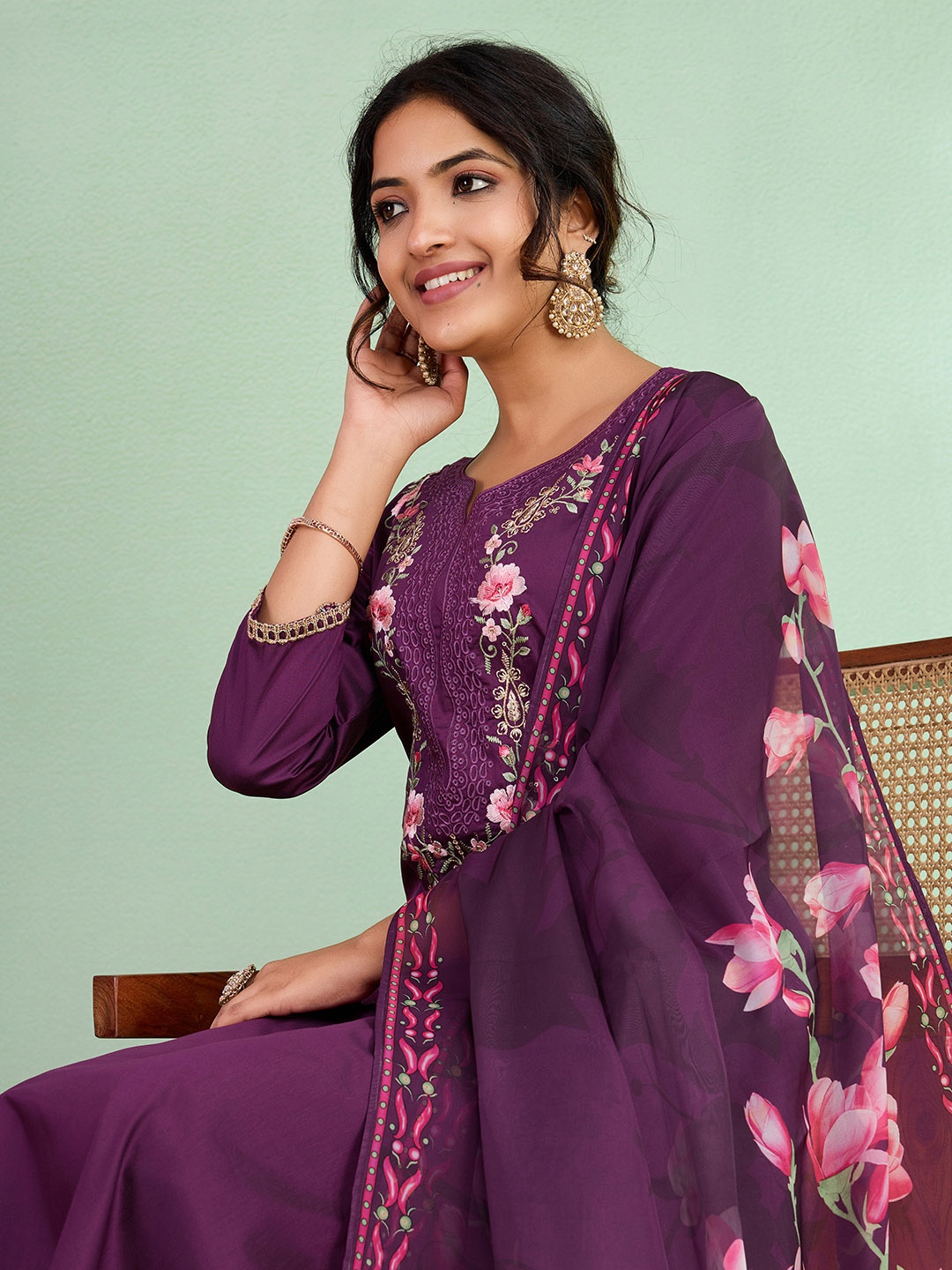 SUAAC Floral Embroidered Notch Neck Thread Work Straight Kurta With Trousers & Dupatta, Purple
SUAAC Floral Embroidered Notch Neck Thread Work Straight Kurta With Trousers & Dupatta, Purple