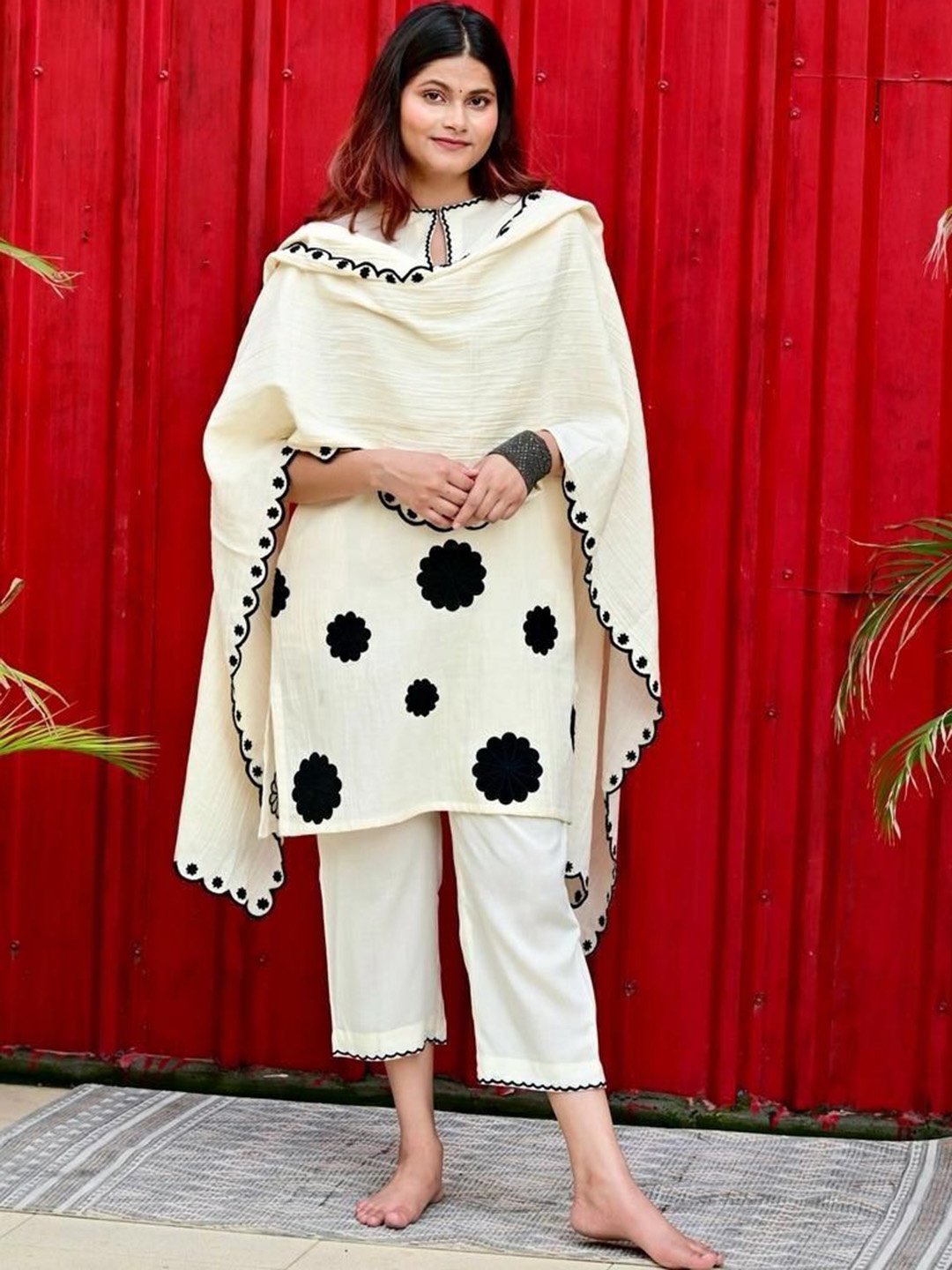 Aaysa Kurti Geometric Embroidered Keyhole Neck Pure Cotton Kurta With Trousers And Dupatta, Off white
Aaysa Kurti Geometric Embroidered Keyhole Neck Pure Cotton Kurta With Trousers And Dupatta, Off white