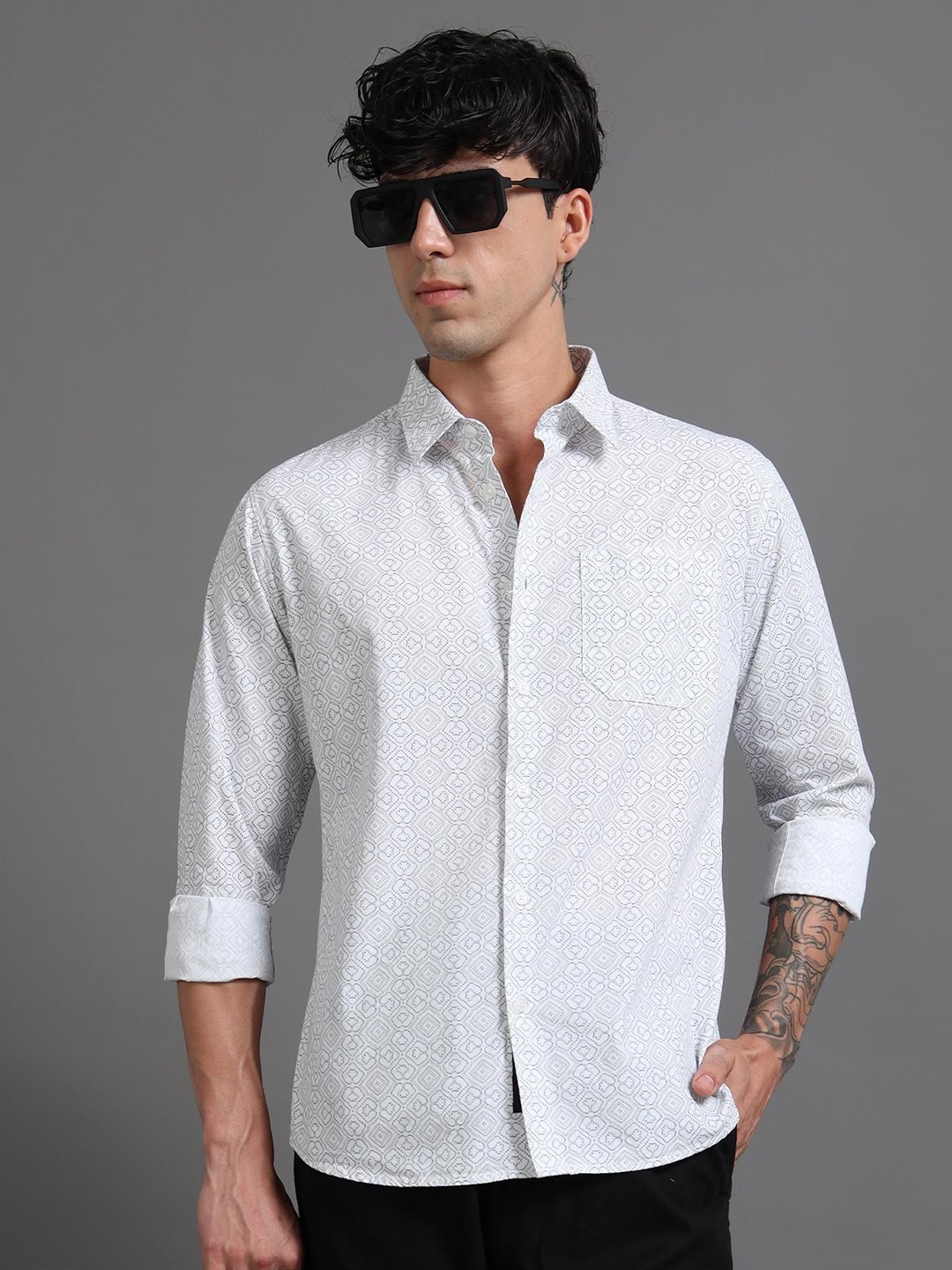 RIGS AND RAGS Men Custom Fit Spread Collar Geometric Printed Cotton Casual Shirt, White
RIGS AND RAGS Men Custom Fit Spread Collar Geometric Printed Cotton Casual Shirt, White