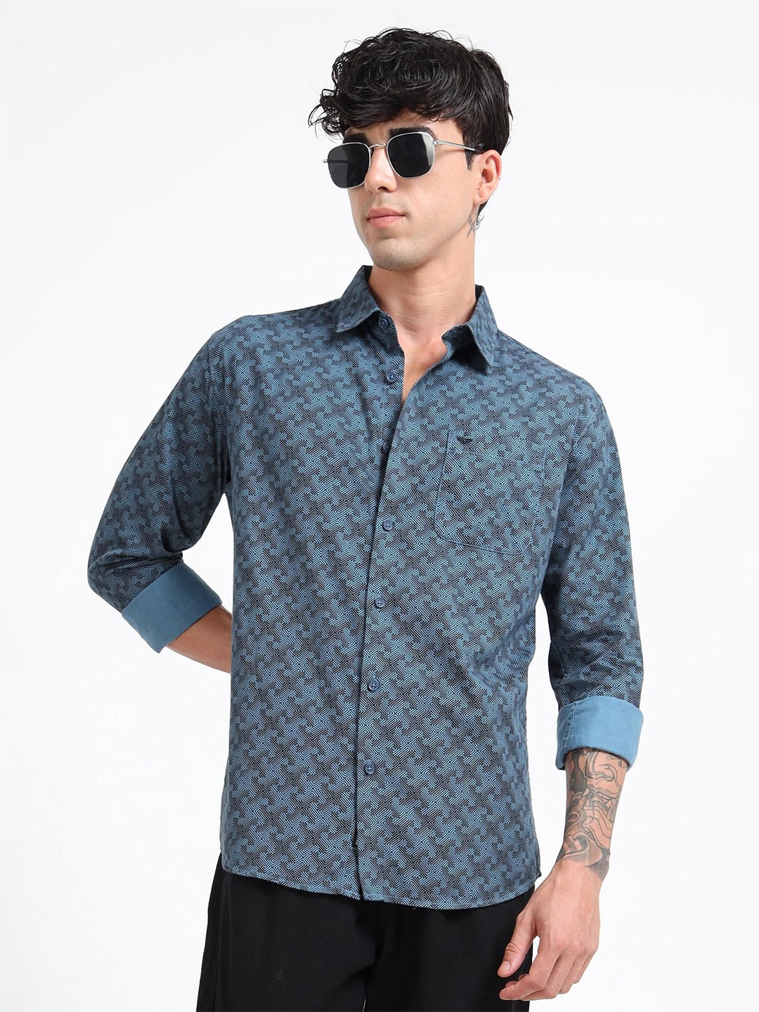 RIGS AND RAGS Men Classic Fit Spread Collar Geometric Printed Cotton Casual Shirt, Blue
RIGS AND RAGS Men Classic Fit Spread Collar Geometric Printed Cotton Casual Shirt, Blue