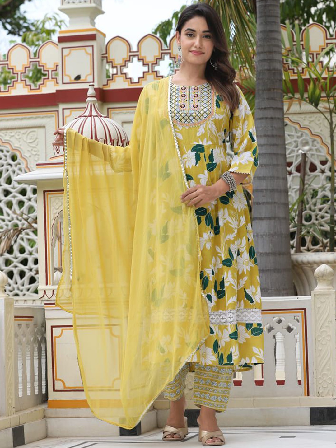 JAYRA TEXTILE Floral Printed Kantha Work A-Line Kurta With Trousers And Dupatta, Yellow
JAYRA TEXTILE Floral Printed Kantha Work A-Line Kurta With Trousers And Dupatta, Yellow