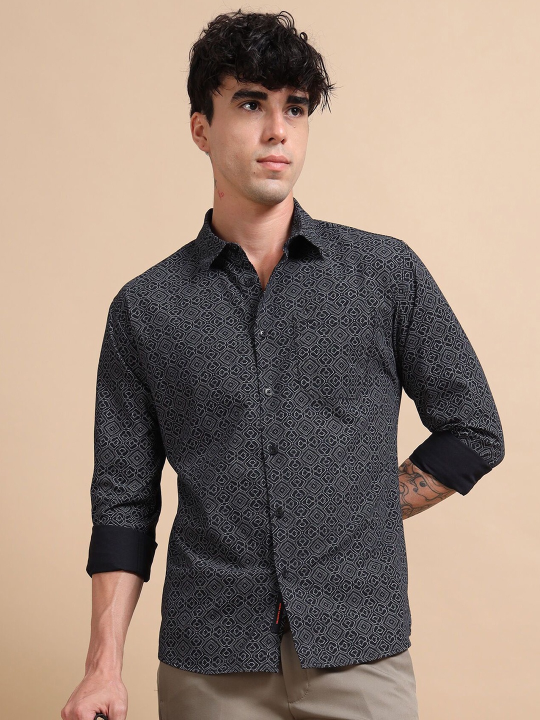 RIGS AND RAGS Men Custom Fit Spread Collar Geometric Printed Cotton Casual Shirt, Black
RIGS AND RAGS Men Custom Fit Spread Collar Geometric Printed Cotton Casual Shirt, Black