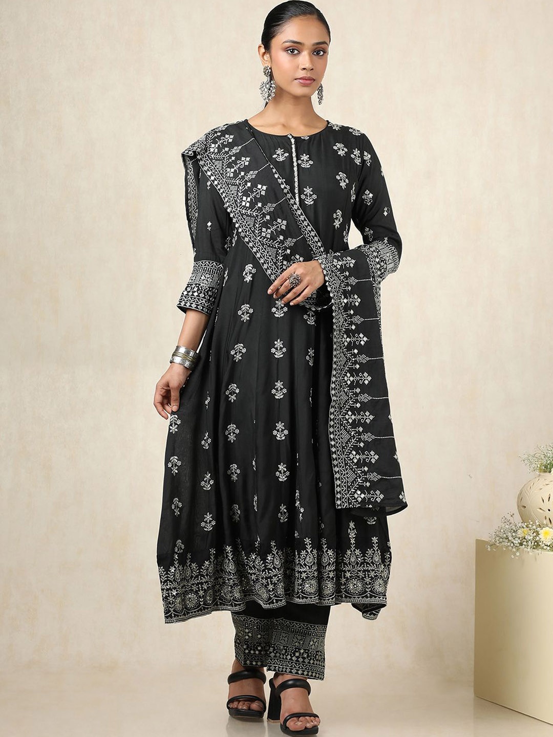 Soch Floral Embroidered Thread Work Pure Cotton A-Line Kurta With Trousers And Dupatta, Black
Soch Floral Embroidered Thread Work Pure Cotton A-Line Kurta With Trousers And Dupatta, Black