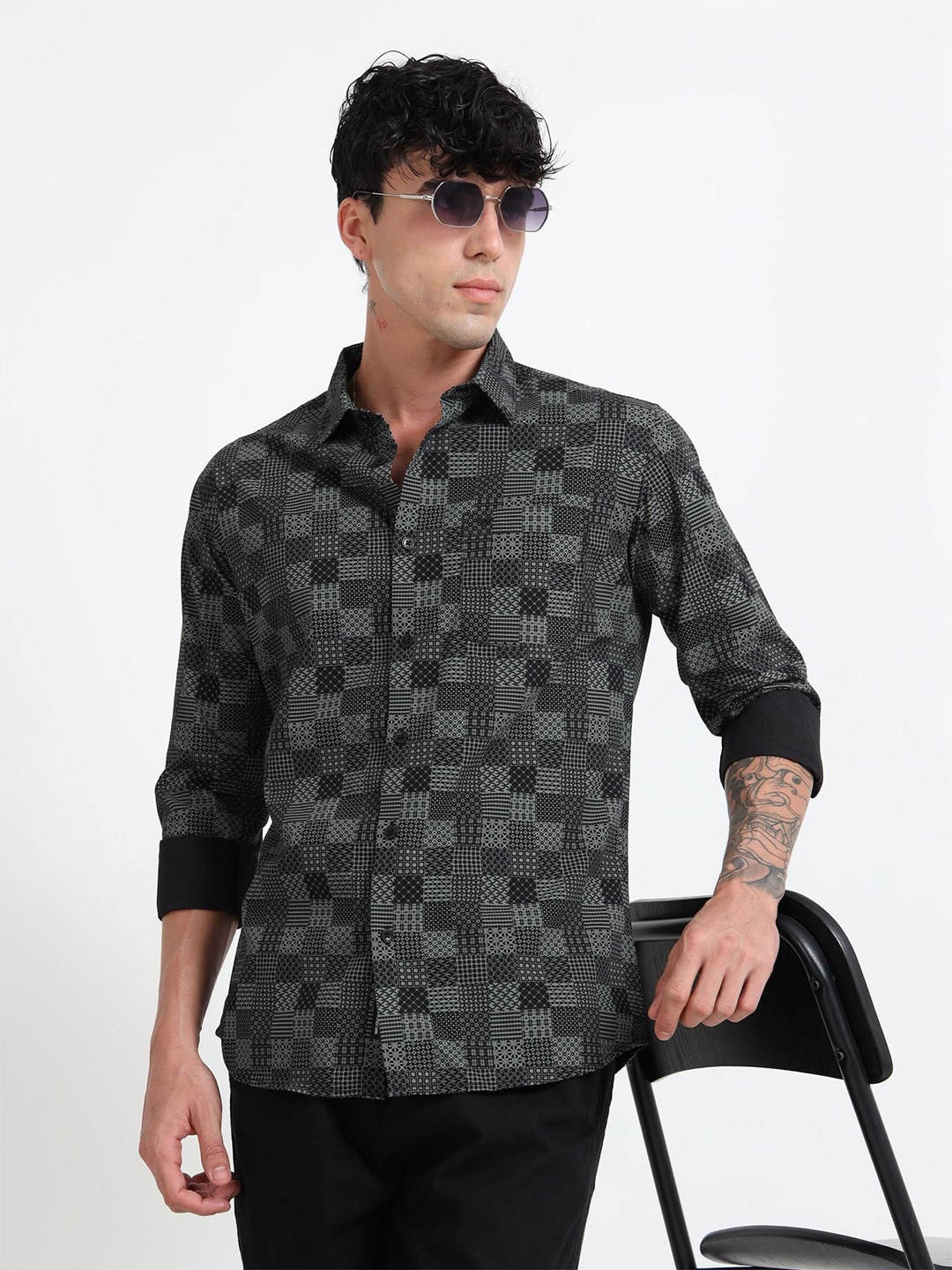 RIGS AND RAGS Men Classic Fit Spread Collar Geometric Printed Cotton Casual Shirt, Black
RIGS AND RAGS Men Classic Fit Spread Collar Geometric Printed Cotton Casual Shirt, Black