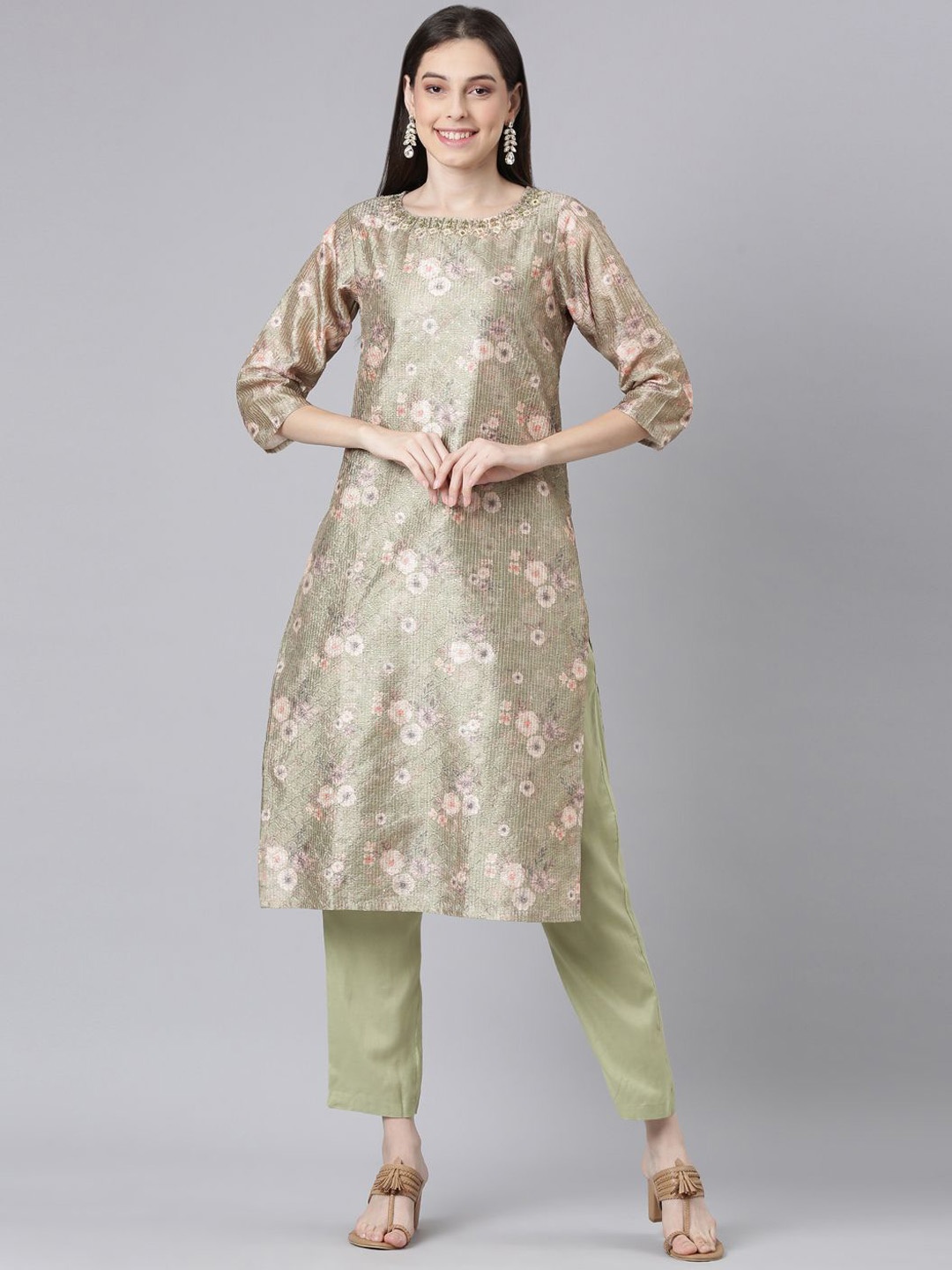 Neerus Floral Printed Straight Jute Cotton Beads and Stones Kurta With Trousers, Green
Neerus Floral Printed Straight Jute Cotton Beads and Stones Kurta With Trousers, Green
