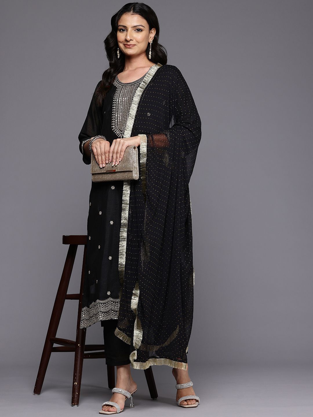 DIVASTRI Floral Embroidered Sequinned Pure Silk Kurta with Trousers & Dupatta, Black
DIVASTRI Floral Embroidered Sequinned Pure Silk Kurta with Trousers & Dupatta, Black
