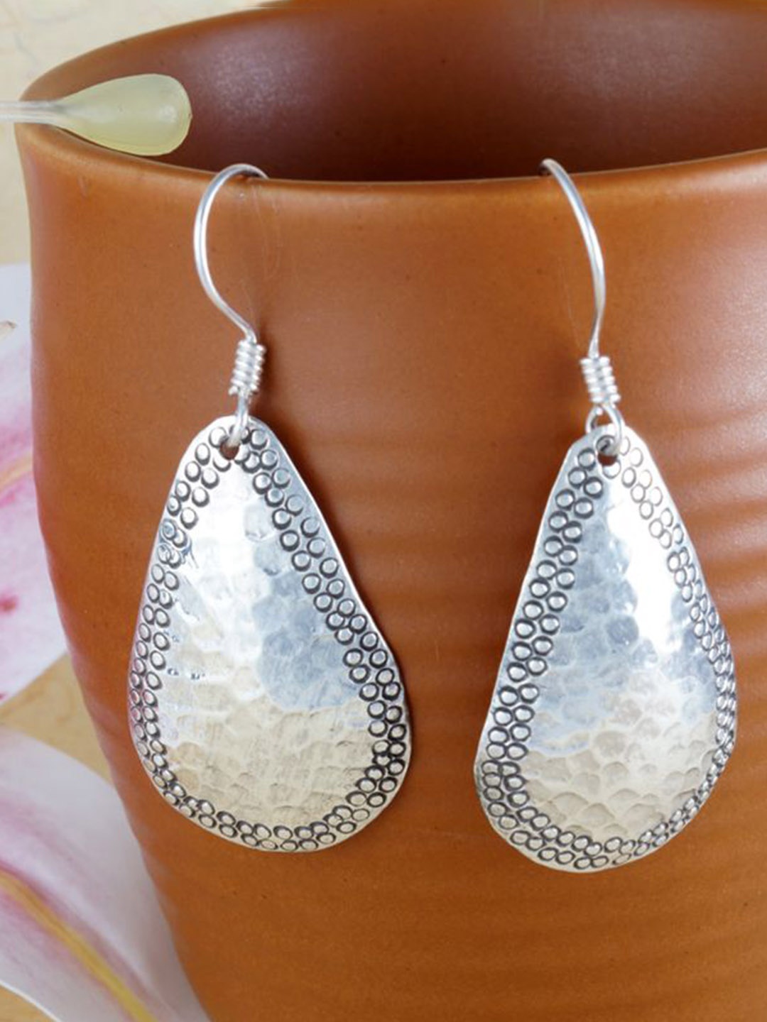 Tuanz Silver Jewelry 925 Sterling Silver Rhodium-Plated Contemporary Shaped Drop Earrings
Tuanz Silver Jewelry 925 Sterling Silver Rhodium-Plated Contemporary Shaped Drop Earrings