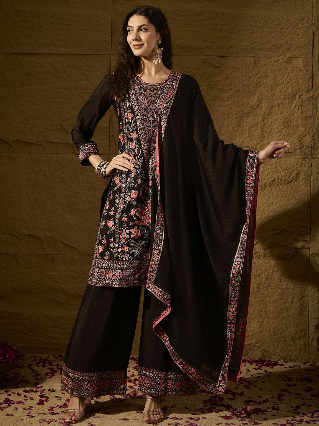 Miss Ethnik Women Ethnic Motifs Embroidered Regular Thread Work Kurta with Palazzos & With Dupatta, Black
Miss Ethnik Women Ethnic Motifs Embroidered Regular Thread Work Kurta with Palazzos & With Dupatta, Black