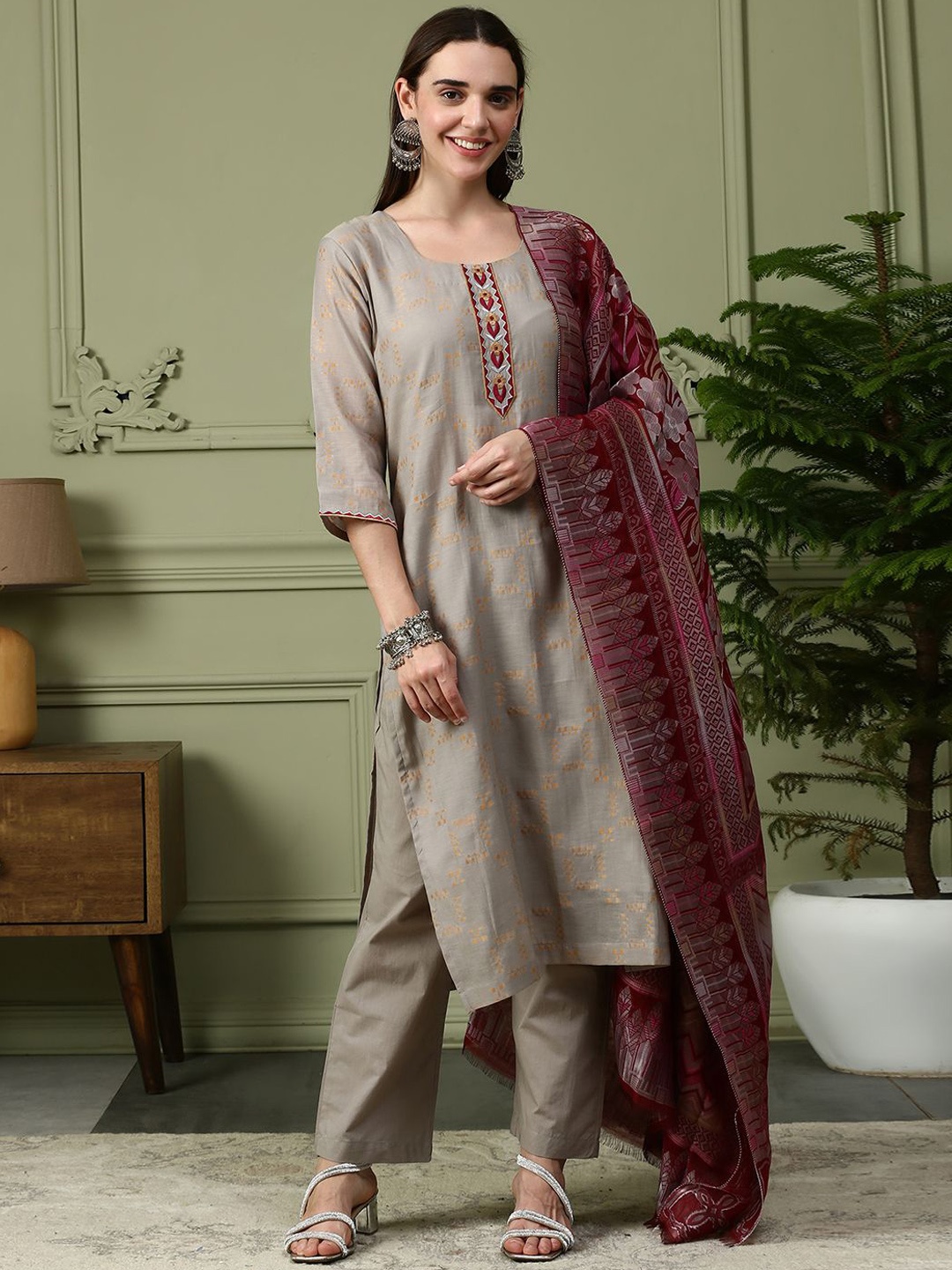 SHINGORA Floral Yoke Design Thread Work Straight Kurta With Trousers & Dupatta, Grey
SHINGORA Floral Yoke Design Thread Work Straight Kurta With Trousers & Dupatta, Grey