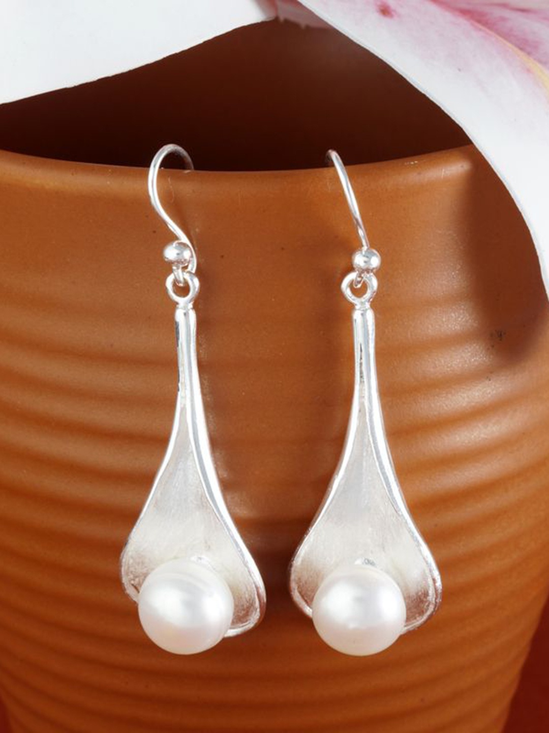 Tuanz Silver Jewelry 925 Sterling Silver Rhodium-Plated Pearls Contemporary Drop Earrings
Tuanz Silver Jewelry 925 Sterling Silver Rhodium-Plated Pearls Contemporary Drop Earrings