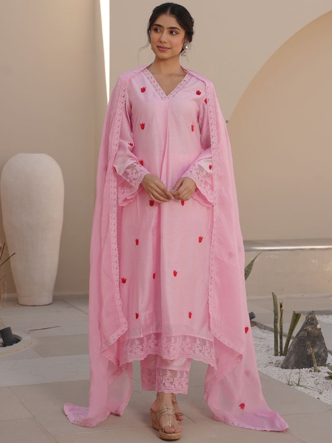 OneWe Floral Embroidered Aari Work Chanderi Silk Straight Kurta with Trousers & Dupatta, Pink
OneWe Floral Embroidered Aari Work Chanderi Silk Straight Kurta with Trousers & Dupatta, Pink