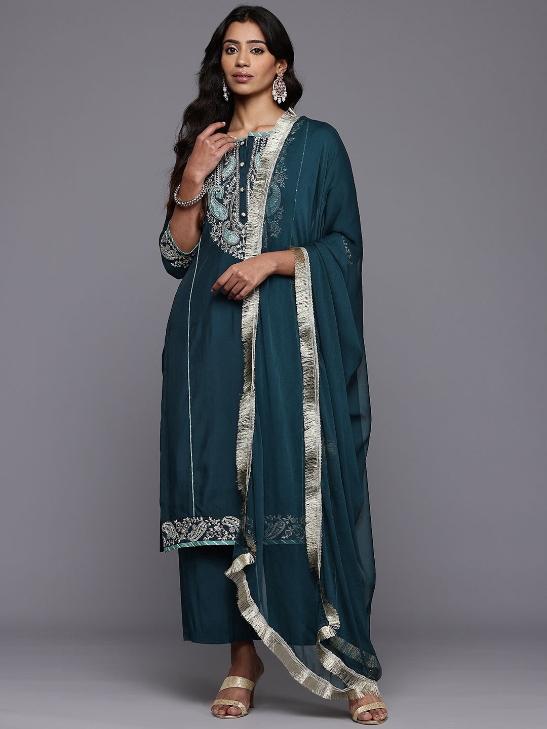 DIVASTRI Floral Embroidered Round Neck Sequinned Straight Kurta With Trousers & Dupatta, Teal
DIVASTRI Floral Embroidered Round Neck Sequinned Straight Kurta With Trousers & Dupatta, Teal