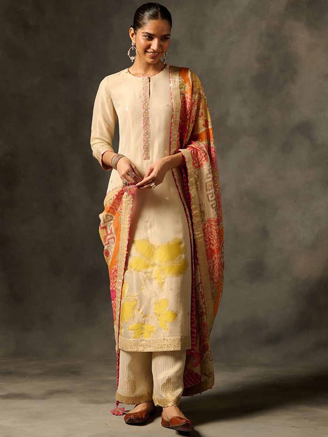 SAUNDH Ethnic Motifs Printed Sequinned Round Neck Straight Kurta With Trousers & Dupatta, White
SAUNDH Ethnic Motifs Printed Sequinned Round Neck Straight Kurta With Trousers & Dupatta, White