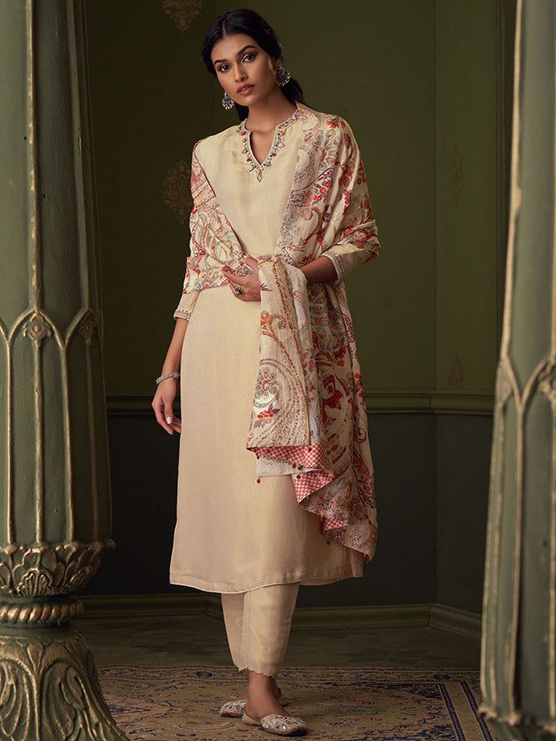 SHINGORA Floral Yoke Design Thread Work Straight Kurta With Trousers And Dupatta, Off white
SHINGORA Floral Yoke Design Thread Work Straight Kurta With Trousers And Dupatta, Off white